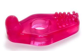 Penisaufsatz, der die Klitoris einer Frau stimuliert